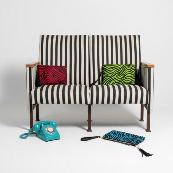 pochette zebrata con zip e manico morbido