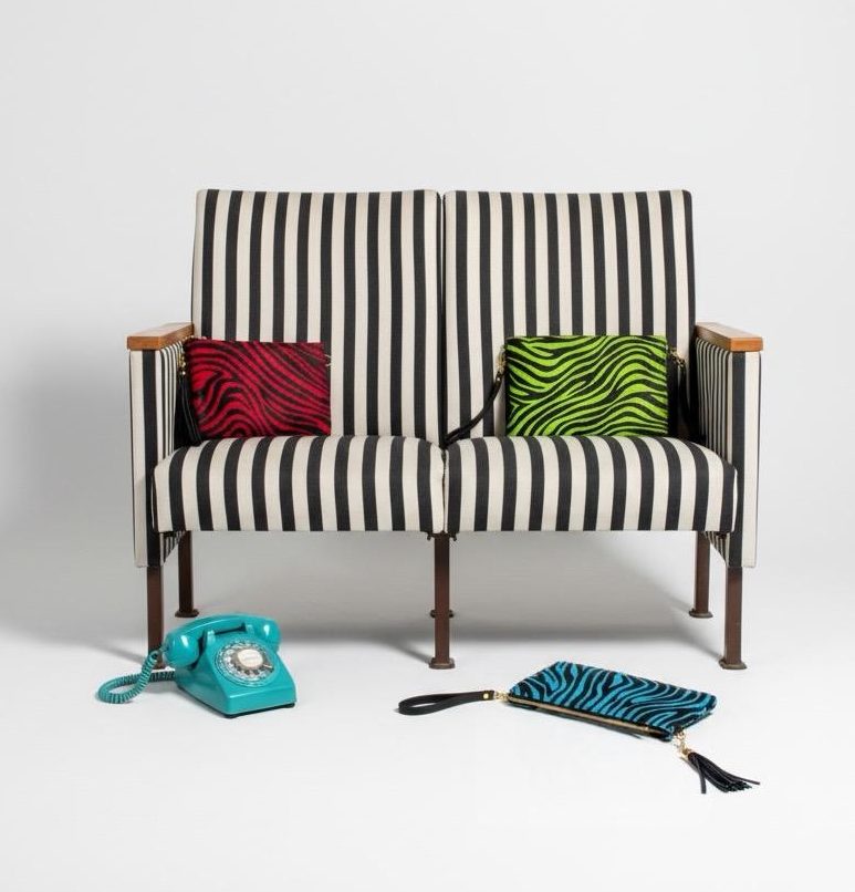 pochette zebrata con zip e manico morbido