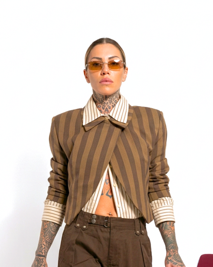 BLAZER MARRONE CROP ASIMMETRICO A RIGHE SAN TWIST