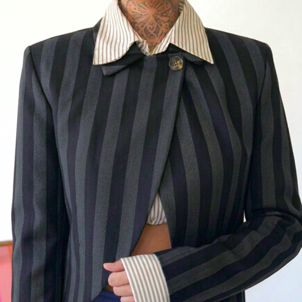 BLAZER NERO CROP ASIMMETRICO A RIGHE SAN TWIST